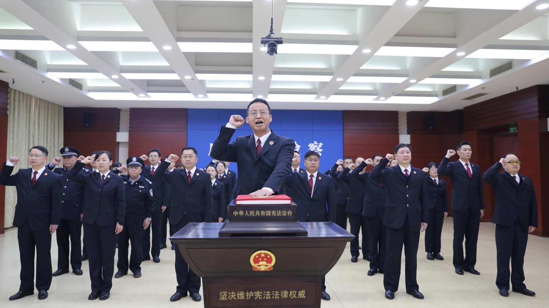 检徽熠熠誓言铮铮咸宁市检察院举行宪法宣誓仪式